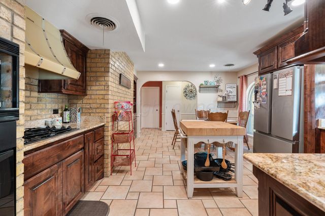 1027 SANTA FE Trail, Canyon, TX 79015