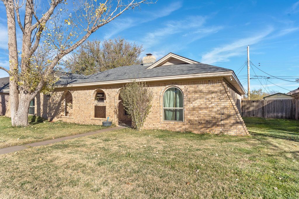 1027 SANTA FE Trail, Canyon, TX 79015