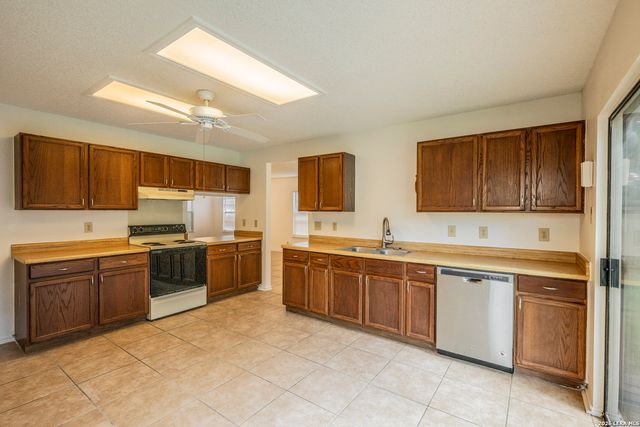 16009 HICKORY WELL DR, San Antonio, TX 78247