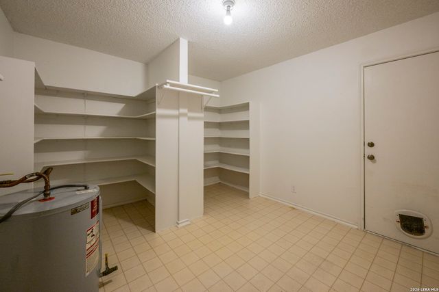 16009 HICKORY WELL DR, San Antonio, TX 78247