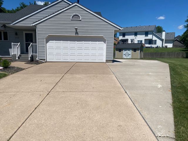 4730 Lockwood Court, Bettendorf, IA 52722