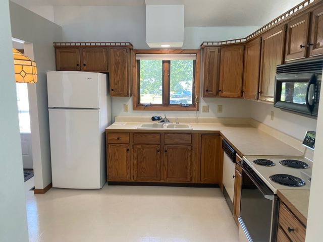 4730 Lockwood Court, Bettendorf, IA 52722