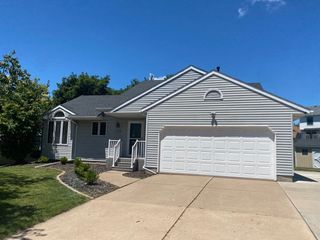 4730 Lockwood Court, Bettendorf, IA 52722
