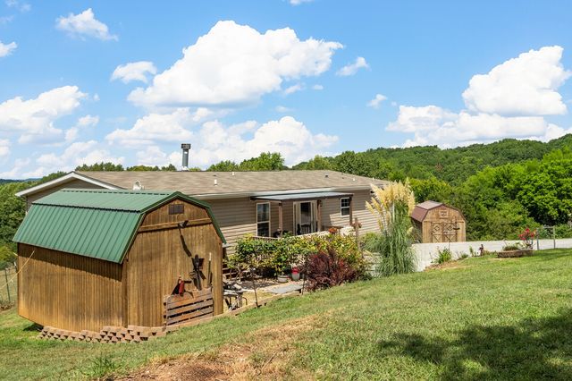 2114 Peach Orchard Rd, Culleoka, TN 38451