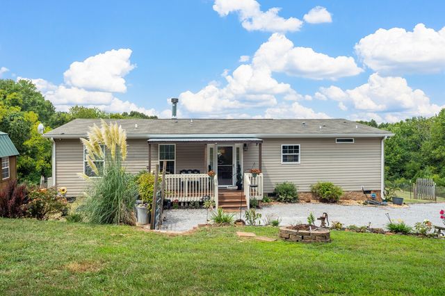 2114 Peach Orchard Rd, Culleoka, TN 38451