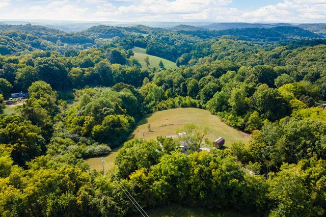 2114 Peach Orchard Rd, Culleoka, TN 38451