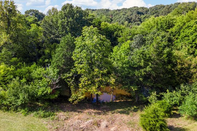 2114 Peach Orchard Rd, Culleoka, TN 38451