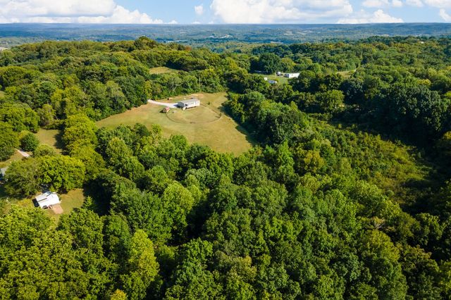 2114 Peach Orchard Rd, Culleoka, TN 38451