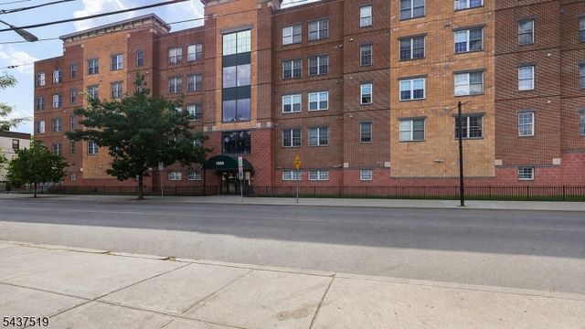 1209 Summit Ave 405, Jersey City, NJ 07307