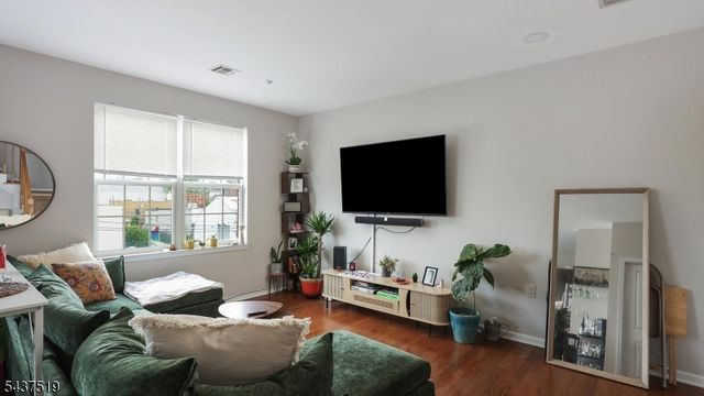 1209 Summit Ave 405, Jersey City, NJ 07307