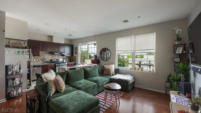 1209 Summit Ave 405, Jersey City, NJ 07307