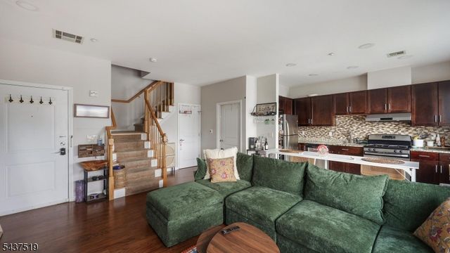 1209 Summit Ave 405, Jersey City, NJ 07307