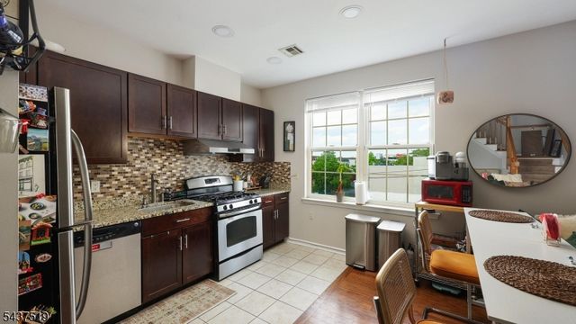 1209 Summit Ave 405, Jersey City, NJ 07307