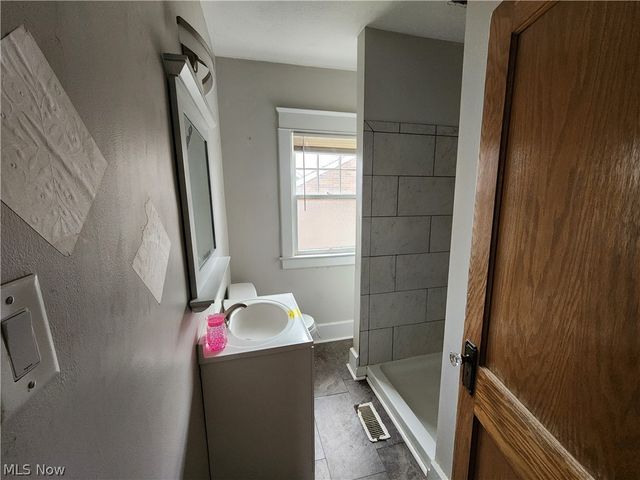 2301 Lyon Boulevard, Youngstown, OH 44514