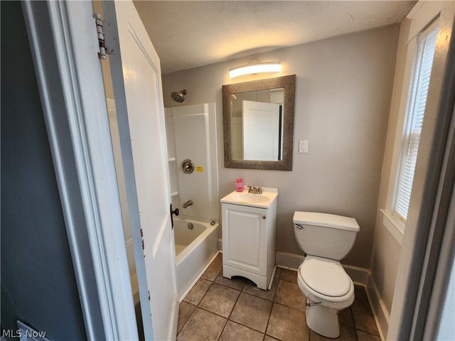 2301 Lyon Boulevard, Youngstown, OH 44514