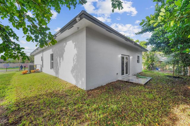 2407 NW 8 Street, Fort Lauderdale, FL 33311