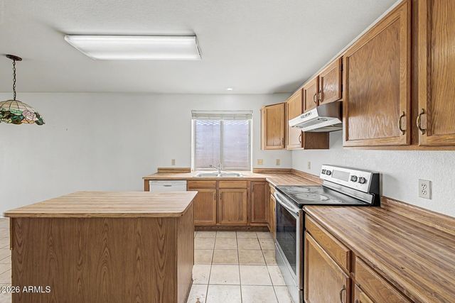 7581 W KERRY Lane, Glendale, AZ 85308