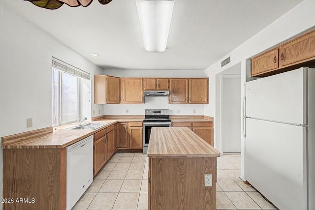 7581 W KERRY Lane, Glendale, AZ 85308