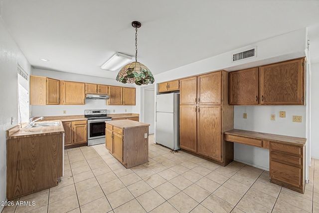 7581 W KERRY Lane, Glendale, AZ 85308