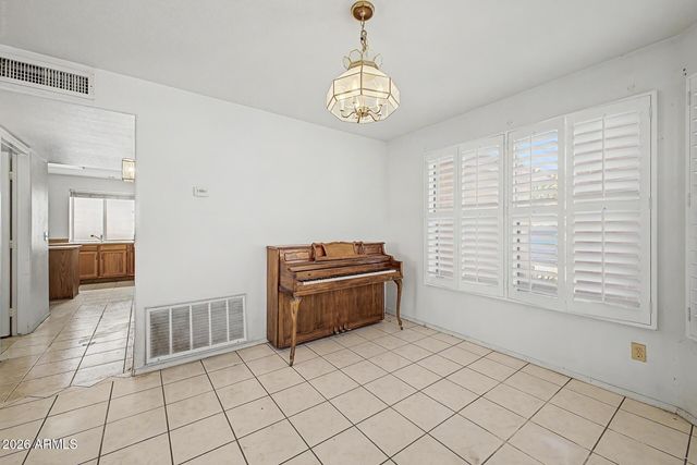 7581 W KERRY Lane, Glendale, AZ 85308