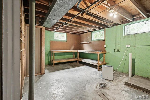 435 Saint Edward Lane, Florissant, MO 63033