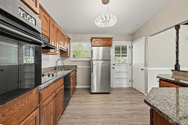 435 Saint Edward Lane, Florissant, MO 63033