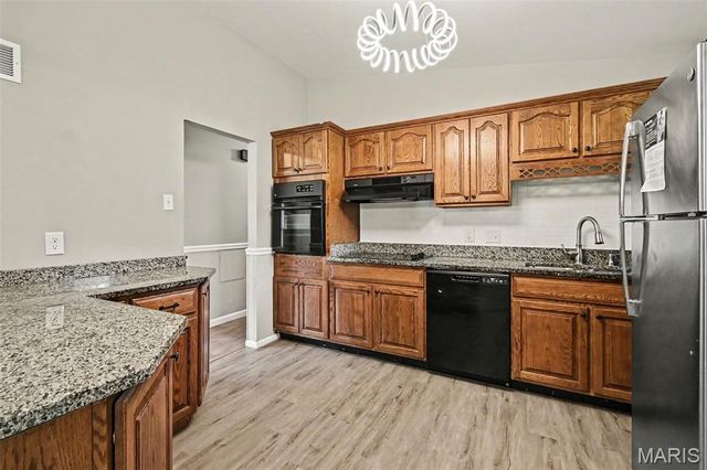 435 Saint Edward Lane, Florissant, MO 63033