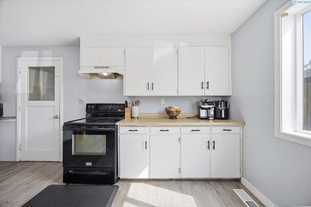 1515 N 17th Ave, Pasco, WA 99301