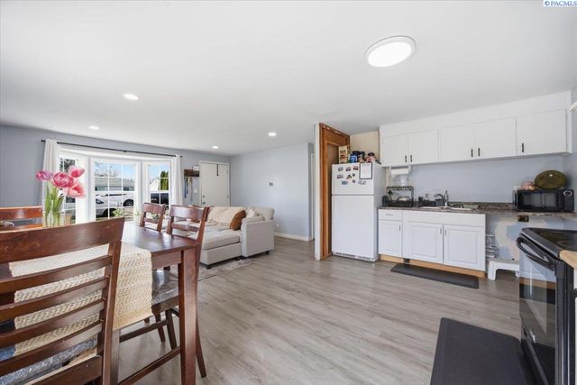 1515 N 17th Ave, Pasco, WA 99301