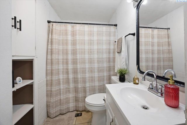 1515 N 17th Ave, Pasco, WA 99301