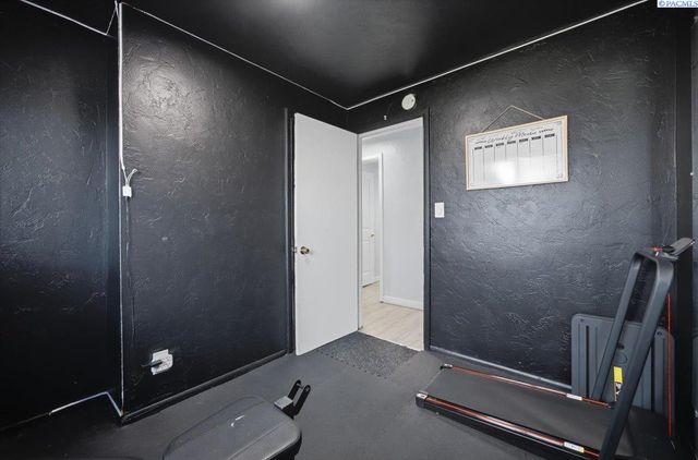 1515 N 17th Ave, Pasco, WA 99301