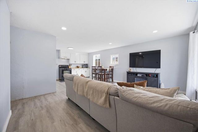 1515 N 17th Ave, Pasco, WA 99301