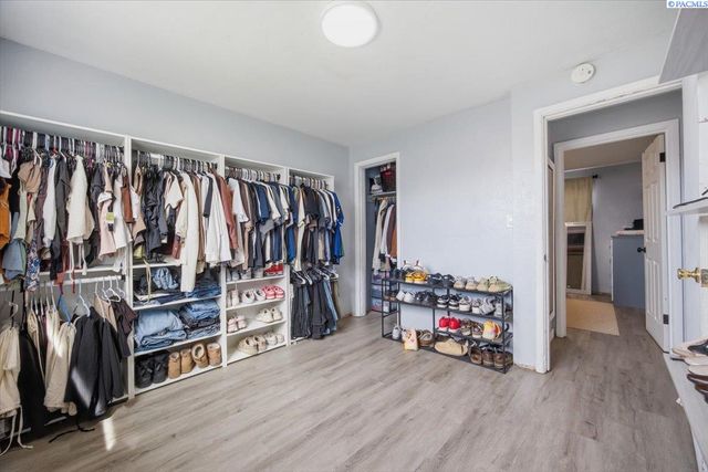 1515 N 17th Ave, Pasco, WA 99301