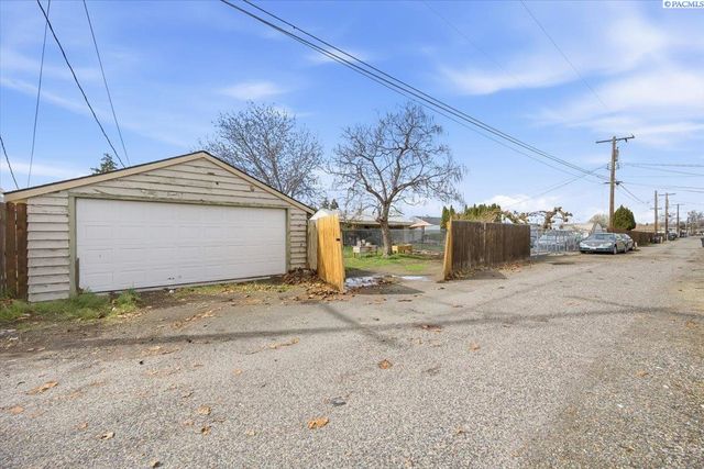 1515 N 17th Ave, Pasco, WA 99301