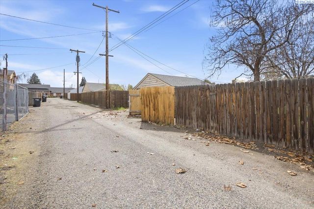 1515 N 17th Ave, Pasco, WA 99301