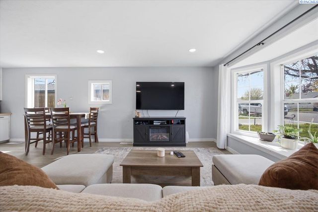 1515 N 17th Ave, Pasco, WA 99301