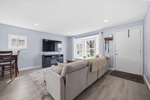 1515 N 17th Ave, Pasco, WA 99301