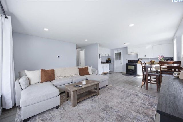 1515 N 17th Ave, Pasco, WA 99301