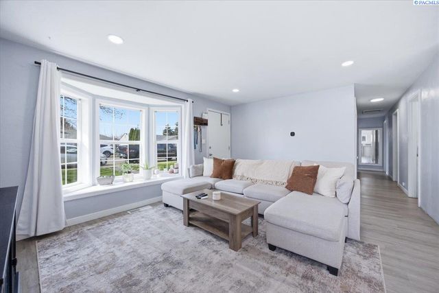 1515 N 17th Ave, Pasco, WA 99301