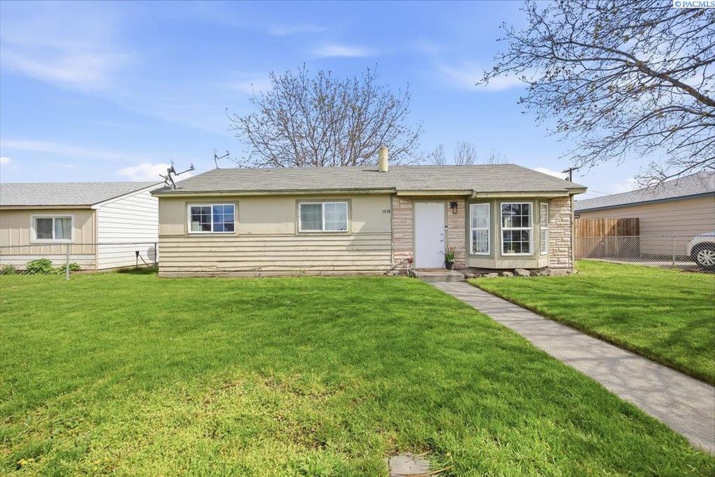 1515 N 17th Ave, Pasco, WA 99301