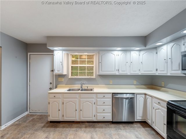 821 Wilderness Drive, Charleston, WV 25312