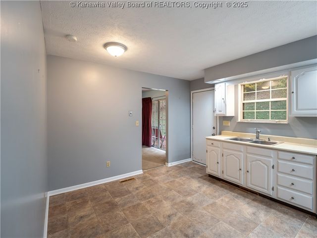 821 Wilderness Drive, Charleston, WV 25312