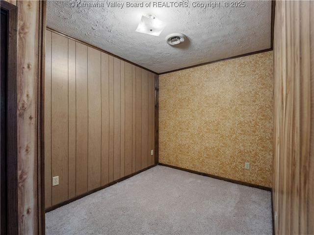 821 Wilderness Drive, Charleston, WV 25312