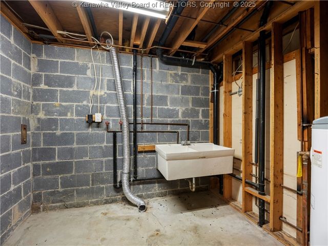 821 Wilderness Drive, Charleston, WV 25312