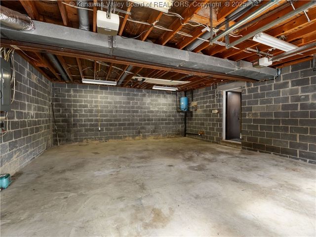 821 Wilderness Drive, Charleston, WV 25312