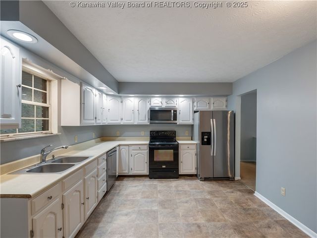 821 Wilderness Drive, Charleston, WV 25312