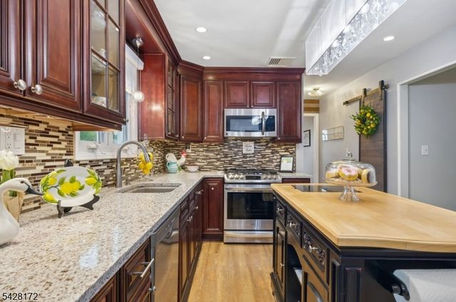 1 JARVAIS TERRACE, Clark Twp., NJ 07066
