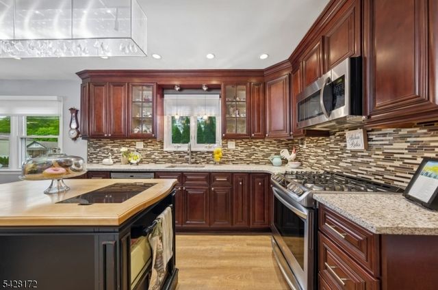1 JARVAIS TERRACE, Clark Twp., NJ 07066