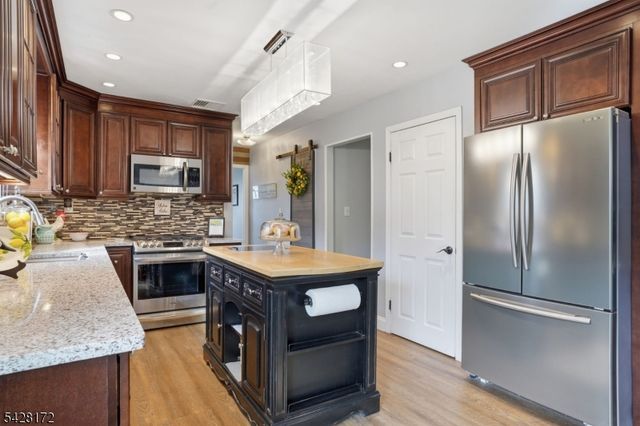 1 JARVAIS TERRACE, Clark Twp., NJ 07066
