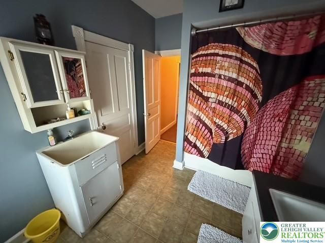 206 South Main, Nazareth Boro, PA 18064